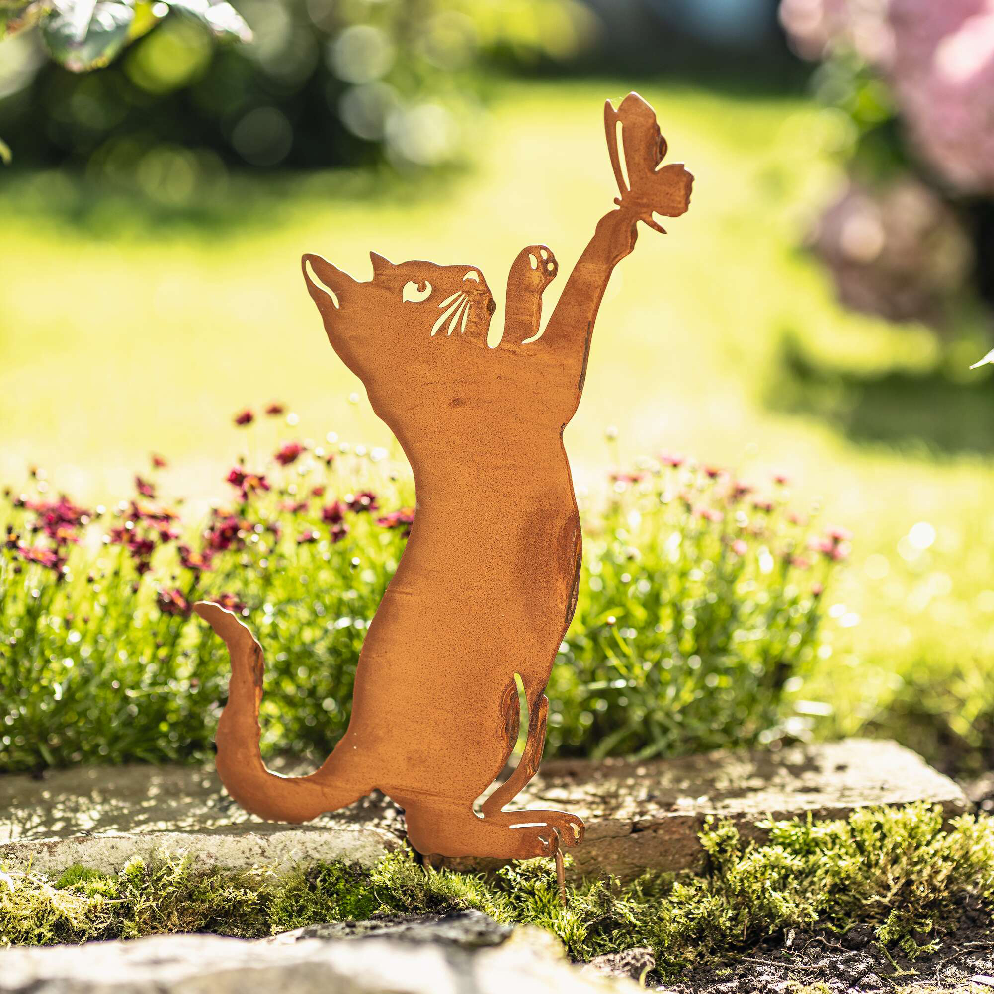 Gartenstecker "Katze mit Schmetterling"  im Frank Flechtwaren Online Shop kaufen