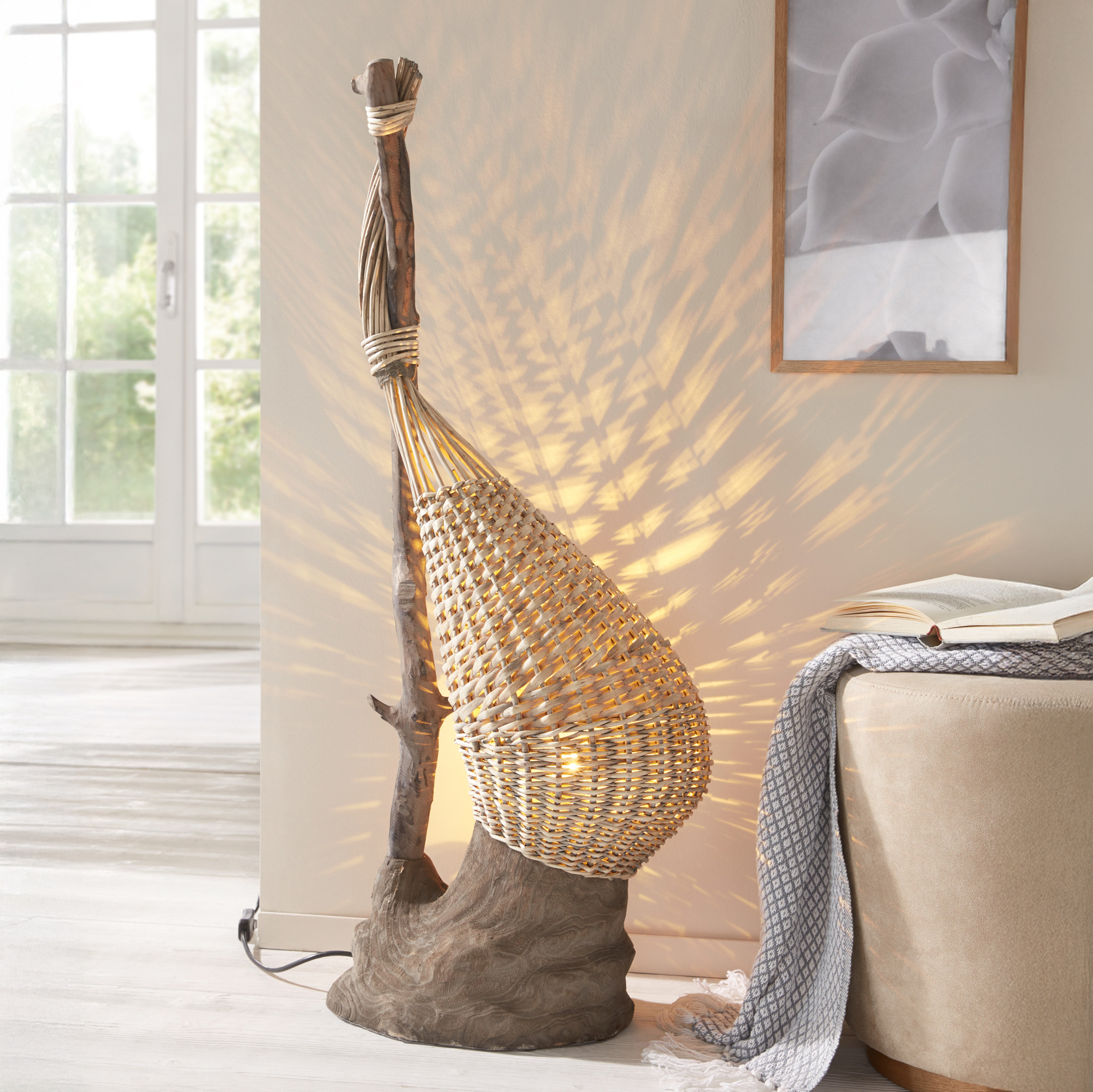 Stehlampe "Embraced"  im Frank Flechtwaren Online Shop kaufen